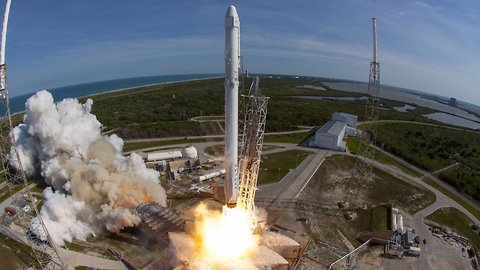 FCC Lets SpaceX Increase Its Global Broadband Satellite Network