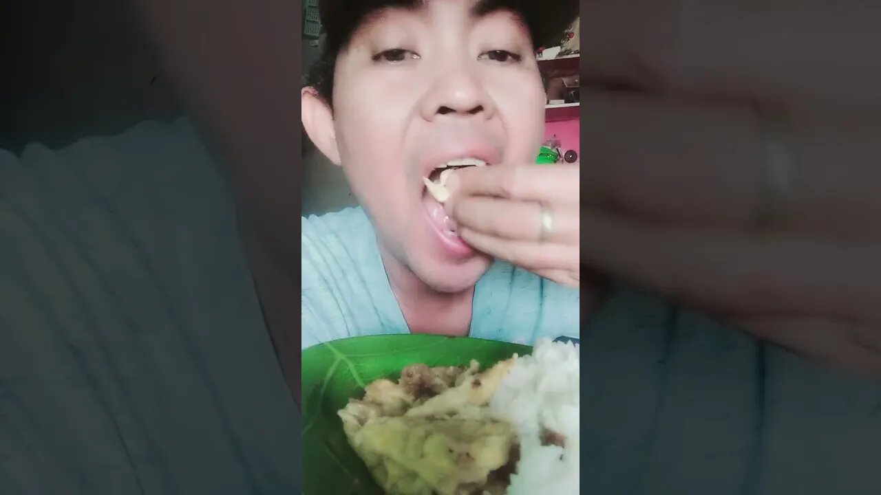 Alhamdulilla, makan sama goreng telur walau gak di kasih bubu