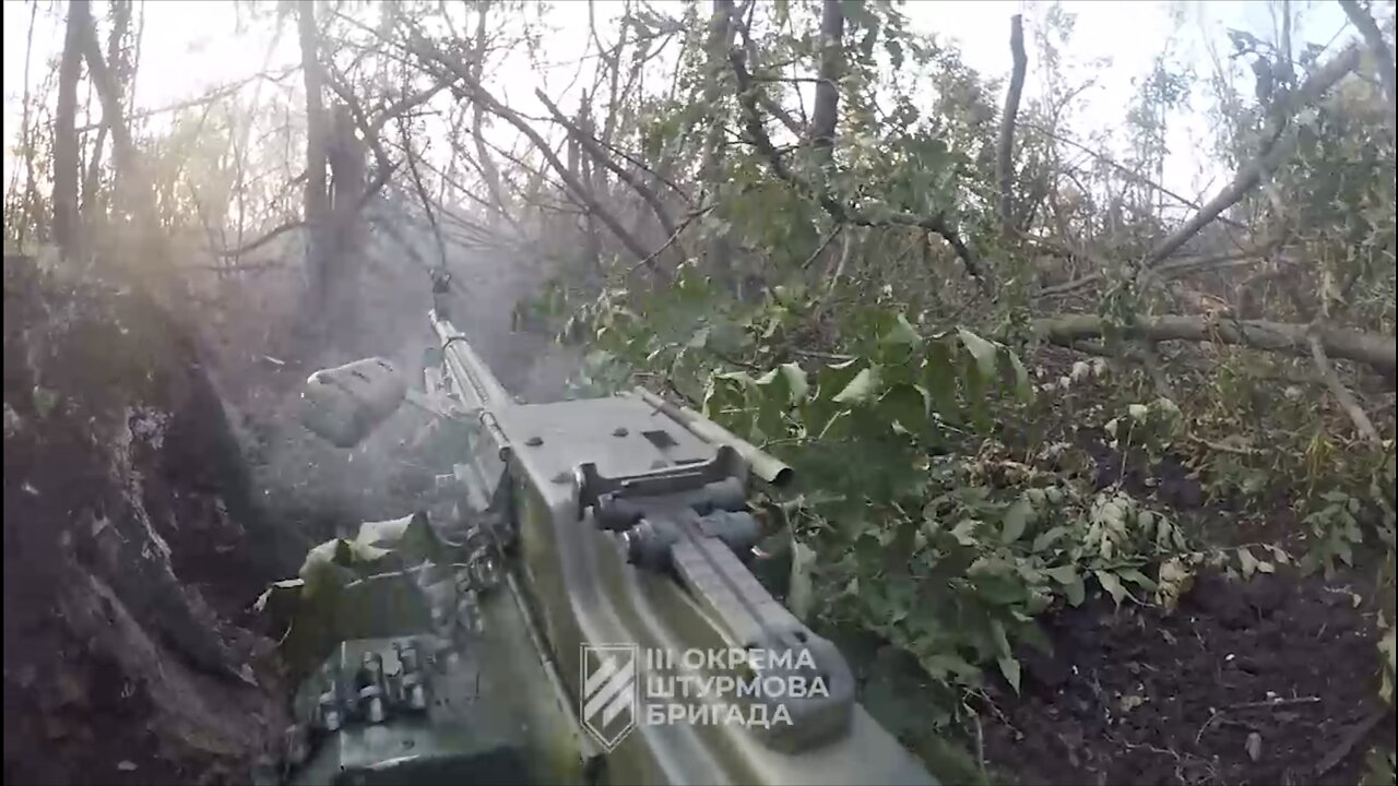 Ukraine combat footage : Russian soldiers being captured after combat battle erupts