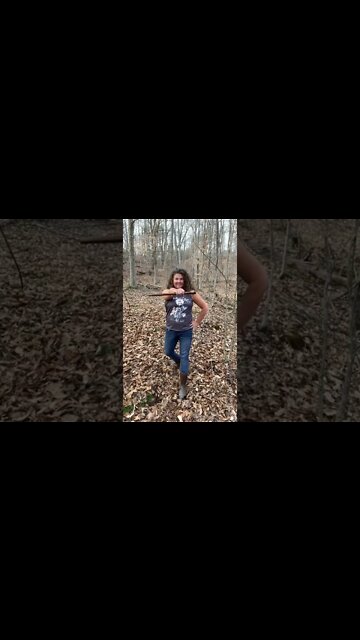 Jennifer wanted to play with my tomahawk…..so I let her. #shorts #shortsvideo #tomahawk