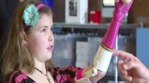 AMAZING! Girl gets new 3D-printed arm for free - ABC15 Digital