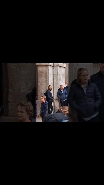 The look Don't go in the arches #horseguardsparade