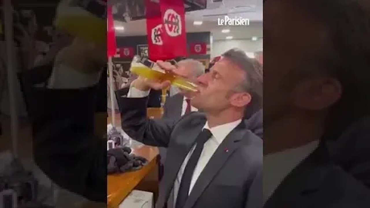 Il est des nôtres, il a bu sa bière comme les autres cul sec en 20 secondes bravo président Macron x