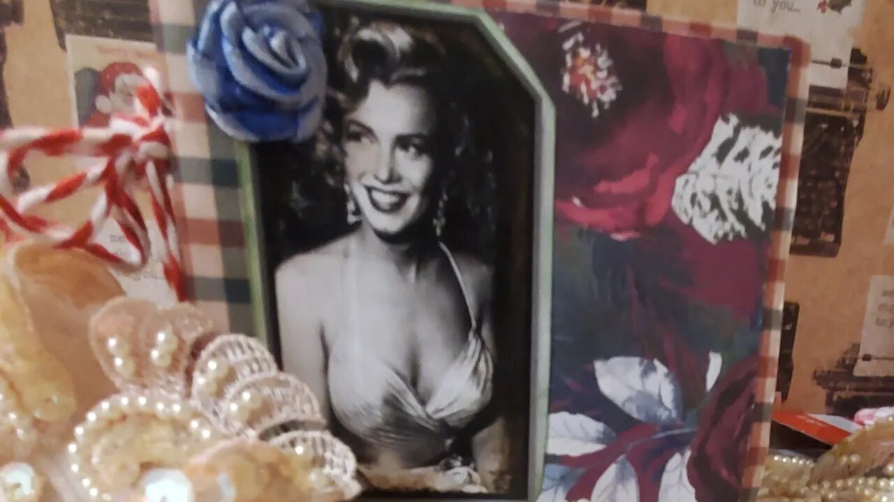 #marylinmonroe #junkjournals #christmasbooks Andromedean1800@protonmail.com #stockingsruffers