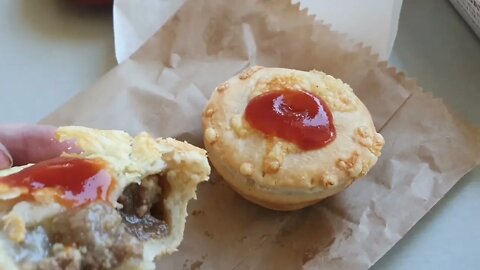 Famous Yatala Pie for Lunch.... & Pavlova