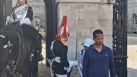 she looked surprised #horseguardsparade