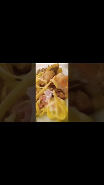 Dominican Republic has the best chicken Alfredo#food #mukbang #munch #hungry #chicken #yummy #shorts