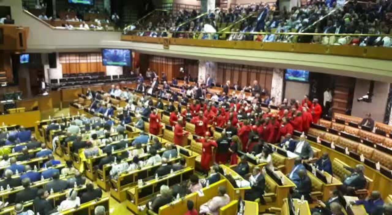 SOUTH AFRICA - Cape Town - EFF disrupts State of the Nation Address (Video) (fbD)