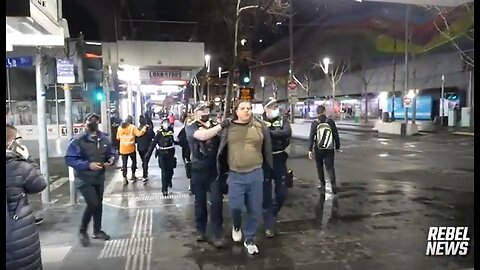 How many Victoria Police officers does it take to STOP a freedom protest? - August 2021