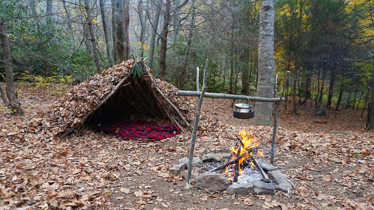 How to make a Bushcraft Pot Hanger. Survival Camp Skills.