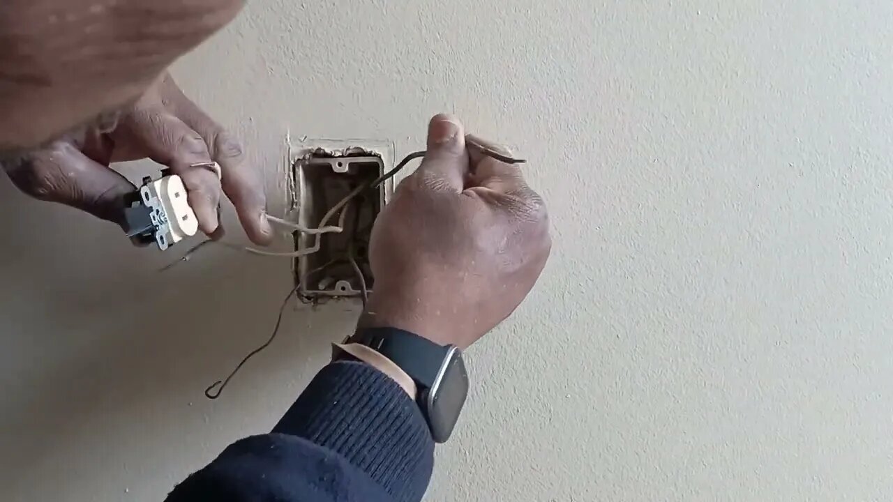 replacing a 15 amp duplex receptacle