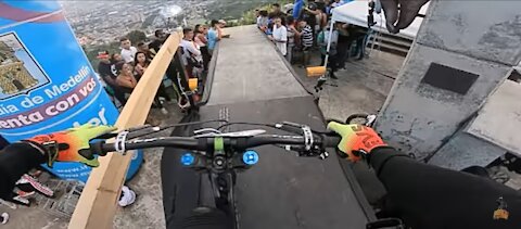 Urban Bike Rider, Amazing Stunts and Biking