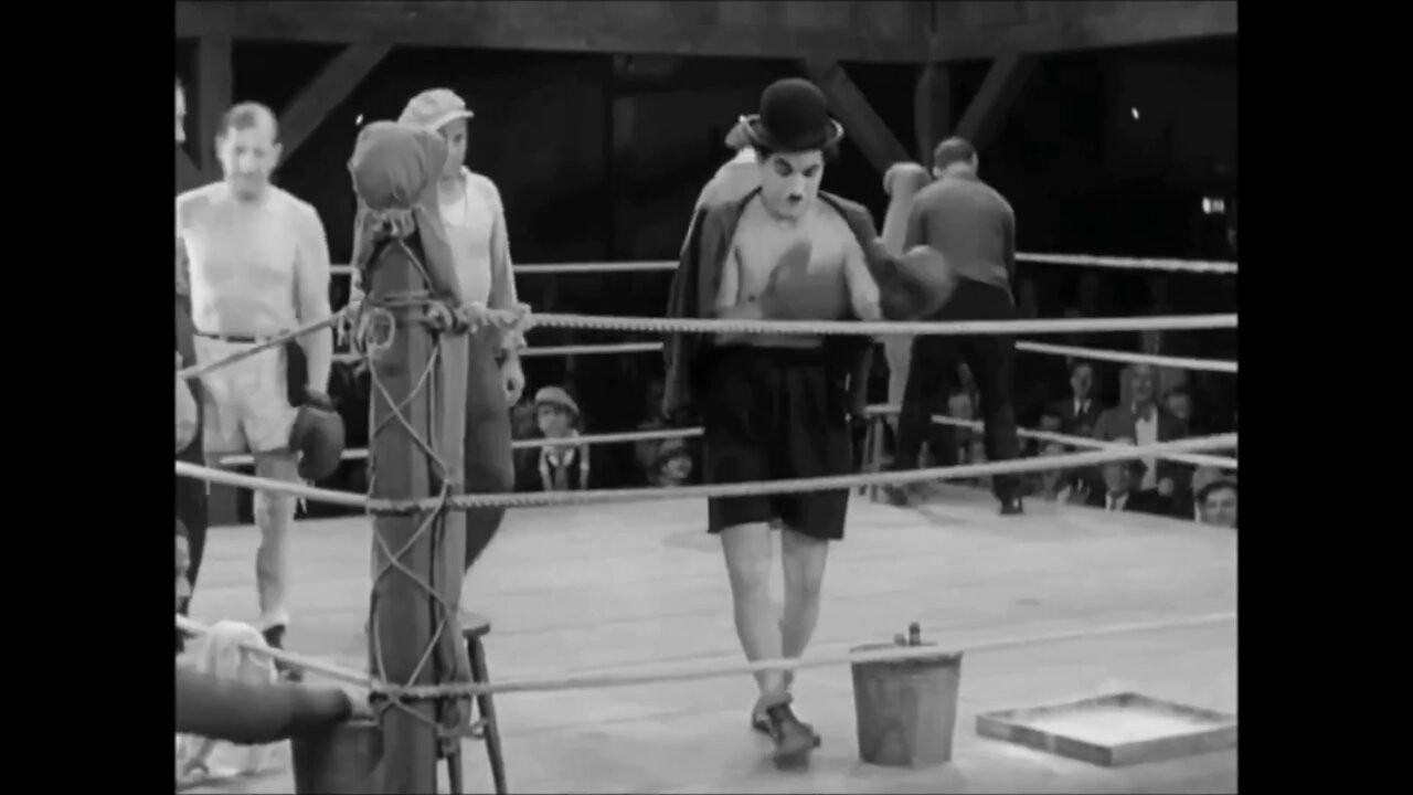 Chaplin VS Keaton in a boxing match