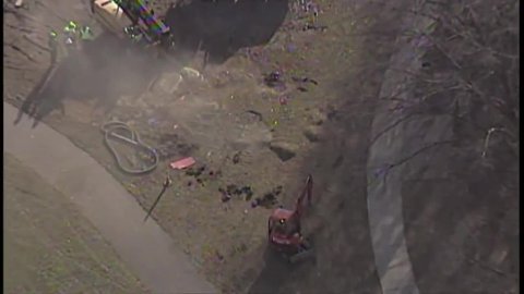 RAW: AirTracker 5 over gas main rupture on East Side