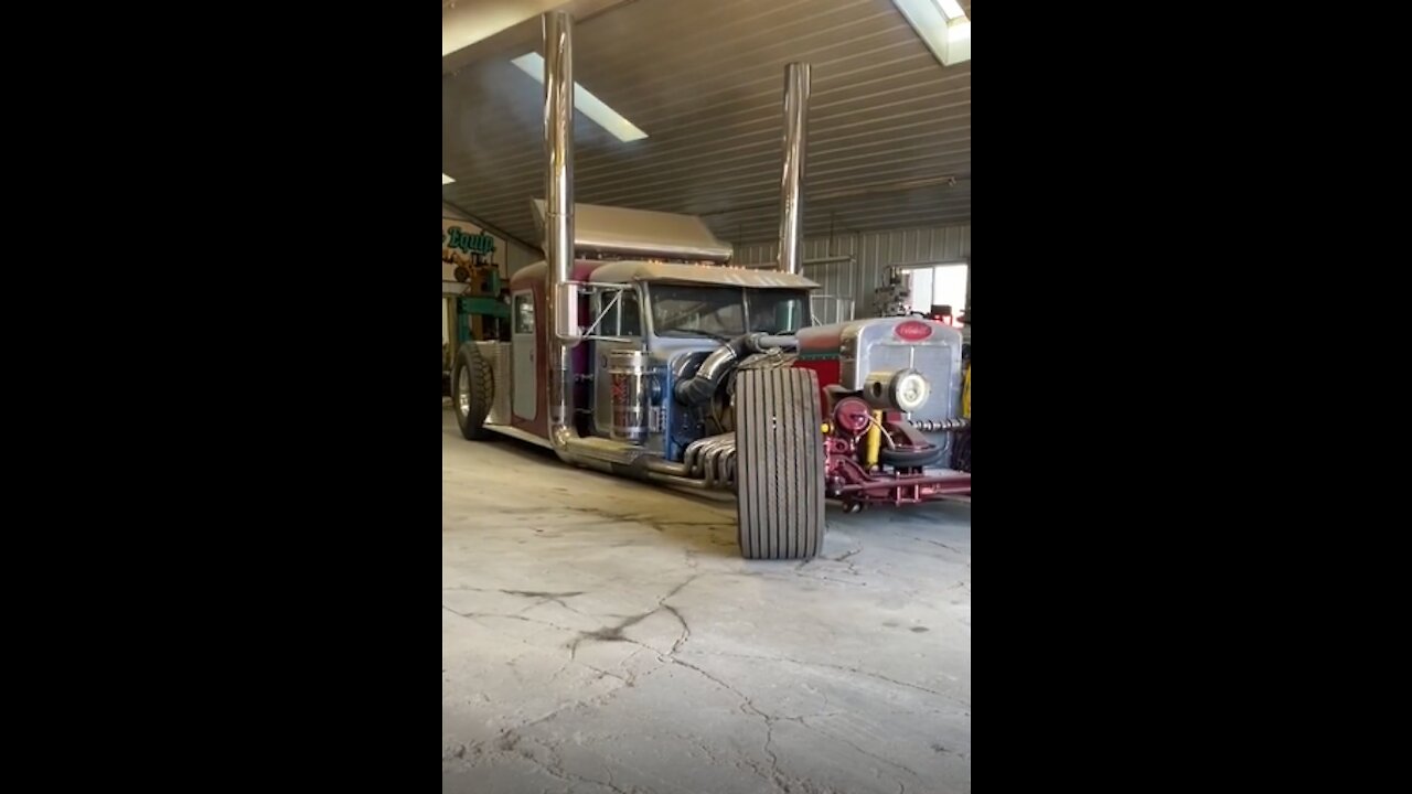 WATCH THIS WIERDEST & HUGE CAR ON THE ROAD
