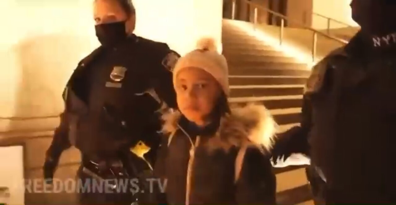 Young Girl Arrested In New York At Museum For Not Having Proof Of Vaccination