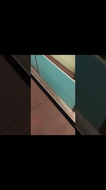 Explo si ón en Metro de Santiago!!! Corto circuito en Estación Las Rejas