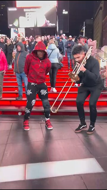 Dancer vs trombonist