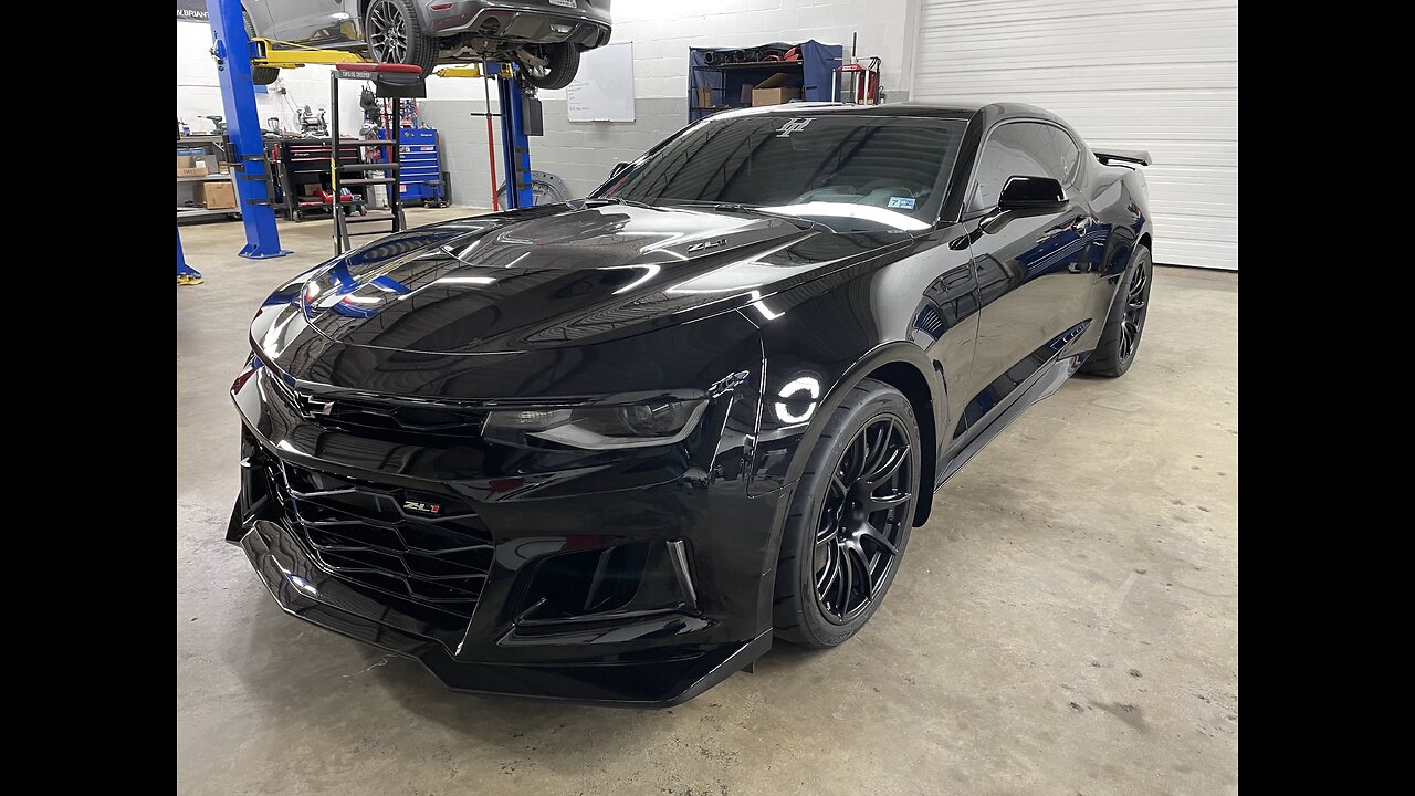 Quick Pull In A 2022 Chevy Camaro ZL1 - LOUD EXHAUST