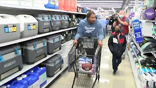 Merry Christmas from Myles Garrett: Browns defensive end takes families on holiday shopping spree