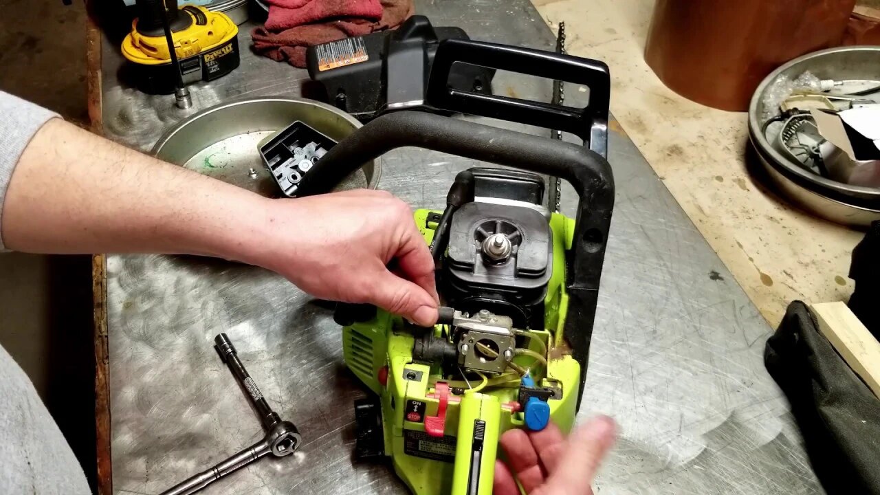 Poulan 2050 Chainsaw - Fuel Lines and Carburetor Removal