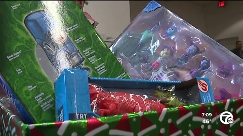 Detroit police collecting toys and clothes for families in need