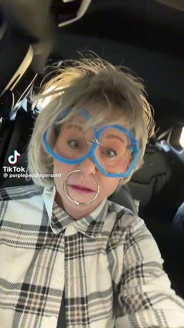 She is the hit of the internet. 😂😂😂😂