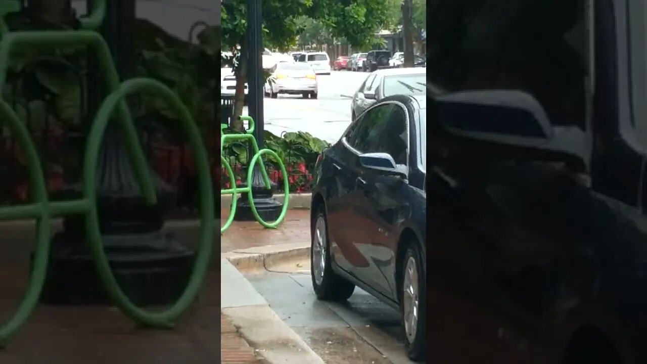 White Kia Cadenza #gangstalking me in the rain