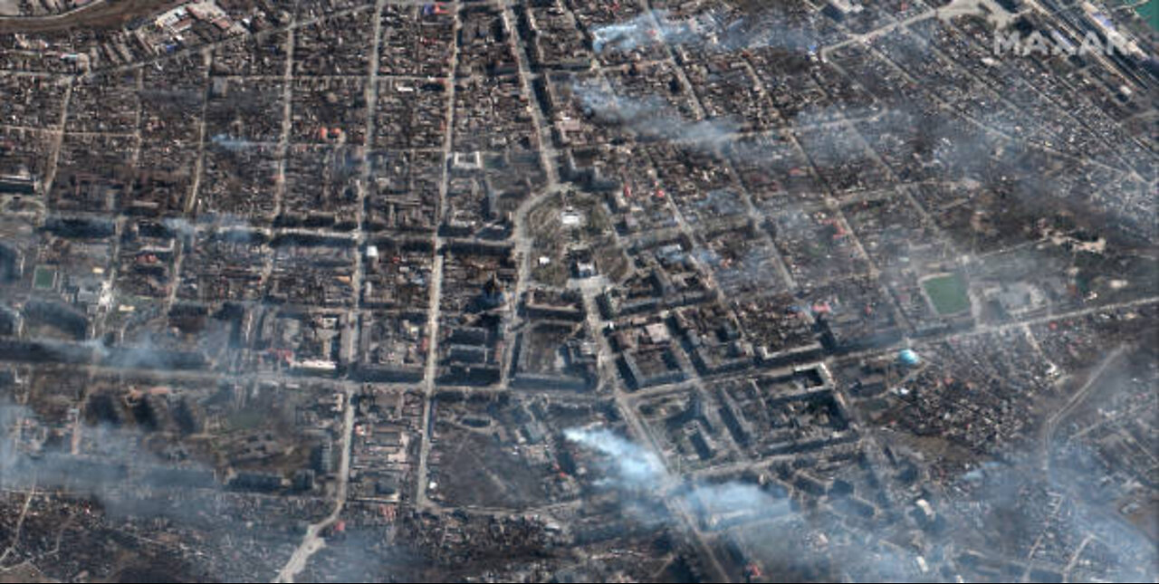 Food lines in besieged Ukrainian city Mariupol visible from satellite photos