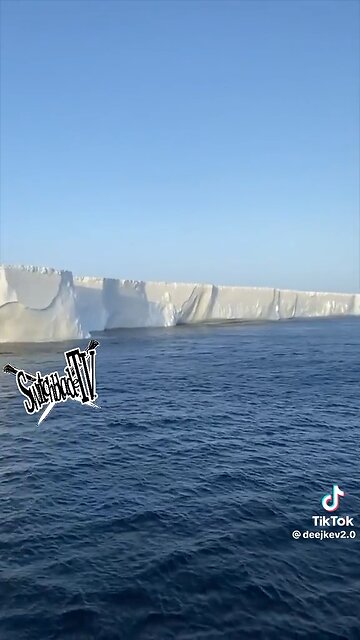 Man exposes Giant Iceberg Wall