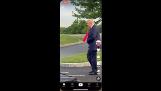 Trump takes stage and dances
