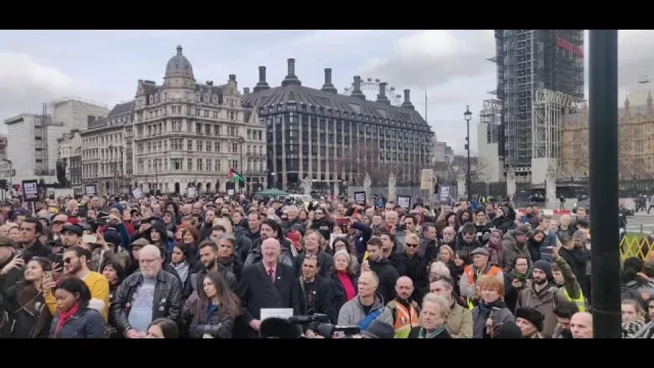 Julian Assange - Protest gegen die Auslieferung in London mit Varoufakis, Westwood & vielen mehr!