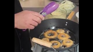 HOW TO D.I.Y. ONION RINGS