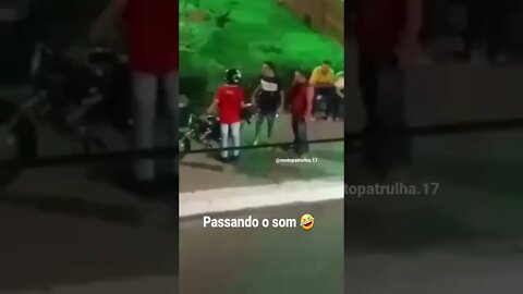 PASSANDO O SOM ( MEME ) ( VIRAL ) #shorts #rir