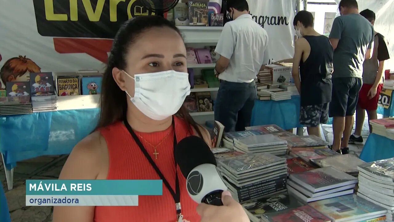 Feira popular do livro é realizada em Governador Valadares