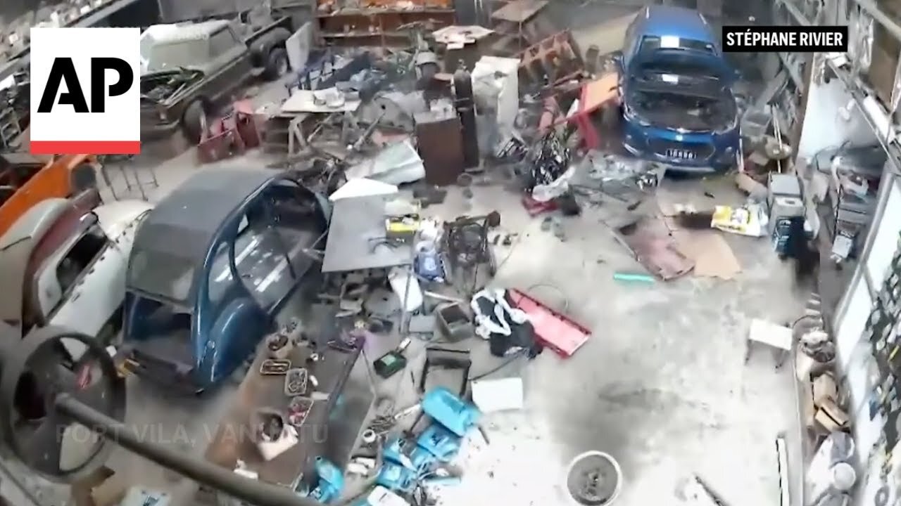 Video captures moment magnitude 7.3 earthquake hits Vanuatu