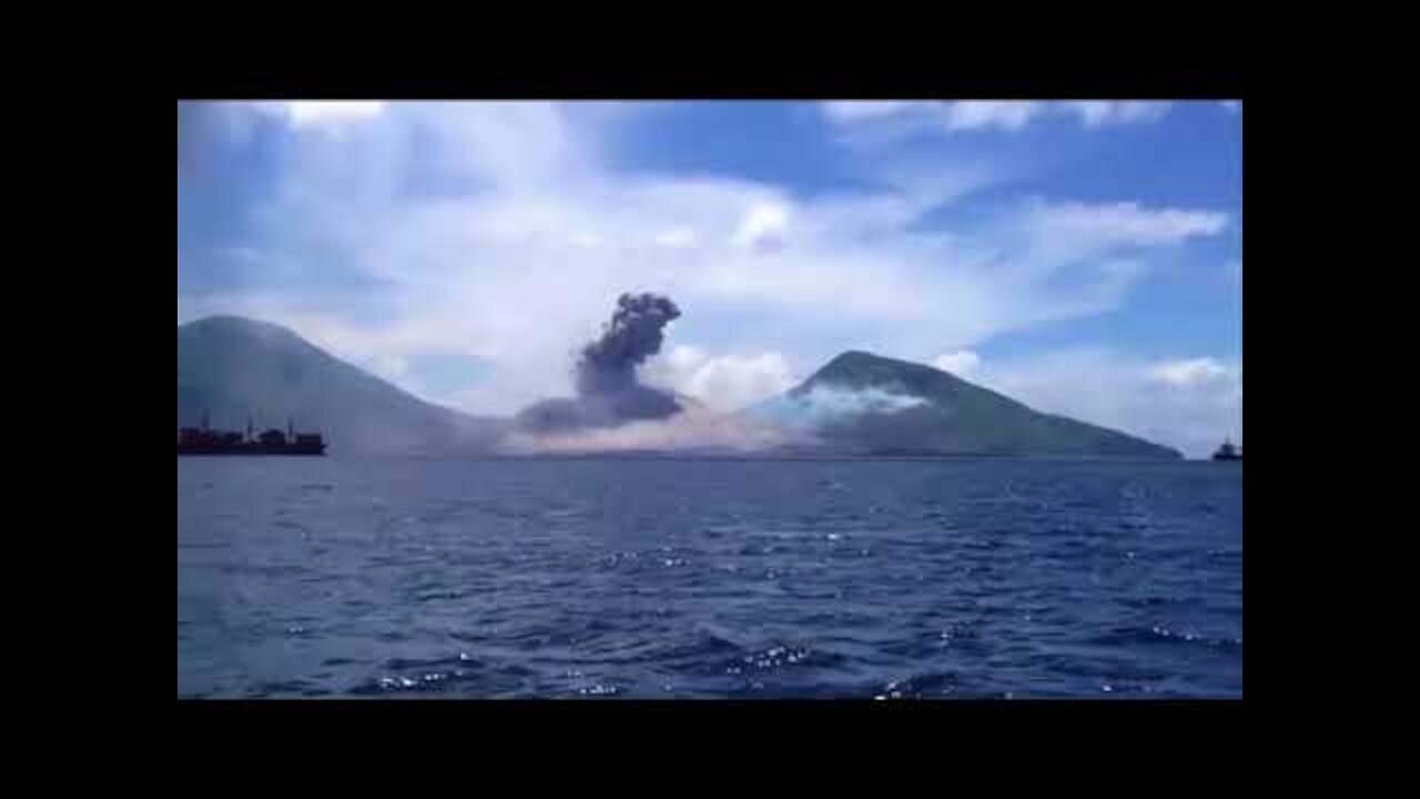 Real UFO Attack Caught on Camera 🔴 Over New Guinea 🔴 UFO Sightings 2021 🔴 Real UFO Footage