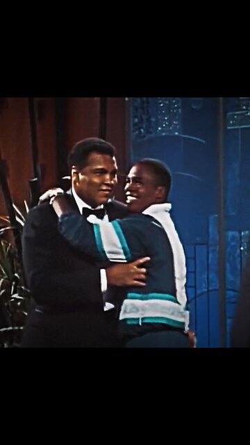 Muhammad ali and Mike Tyson met for the first time #entertainment