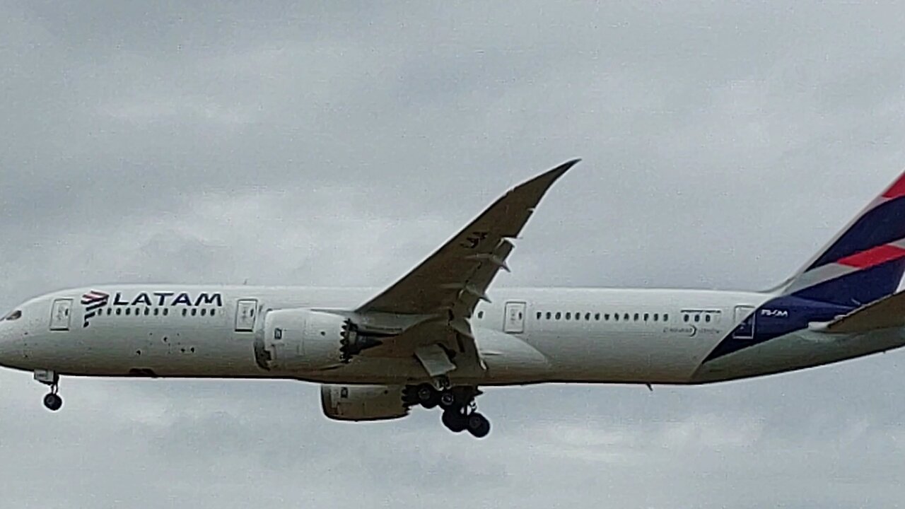 Boeing 787-9 PS-LAA vindo de Guarulhos para Manaus