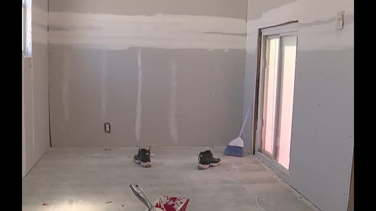 Las Vegas business owners with warning about hiring contractor