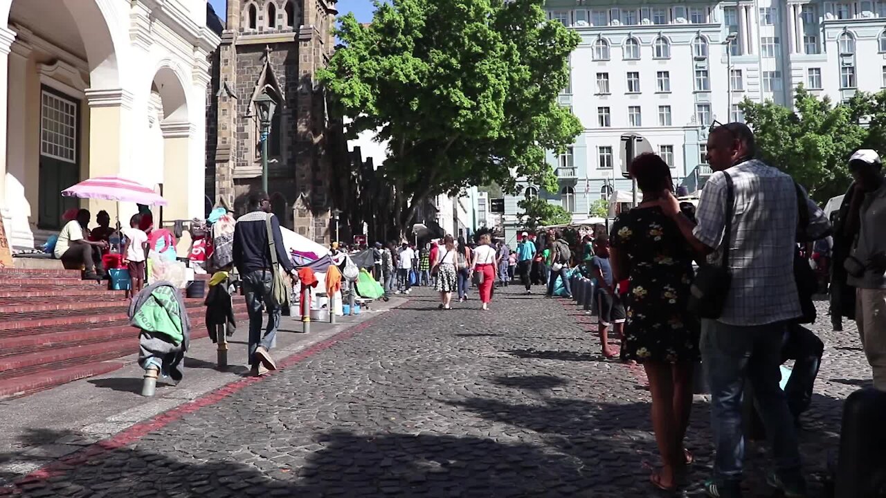 South Africa - Cape Town - Refugees moving from Green Market Square (Video) (DxH)