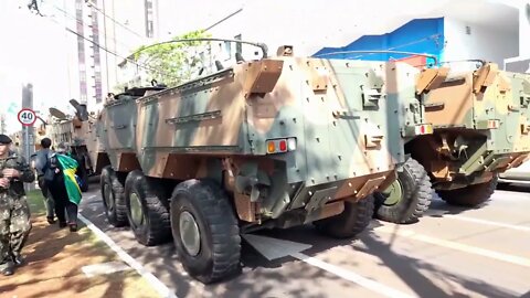 A "INVASÃO" DOS TANQUES DE GUERRA NO CENTRO DE CASCAVEL