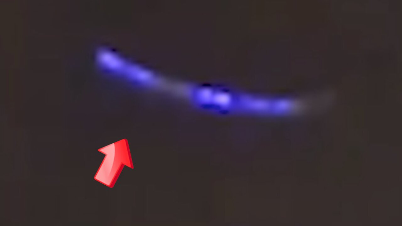 Sighting of a beautiful blue-colored UFO in the night sky [Space]