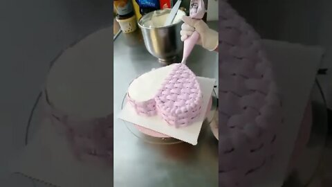 How to make a cake in the shape of a beautiful heart