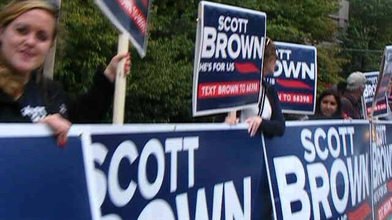 Brown warren debate the crowd 5 p m 2