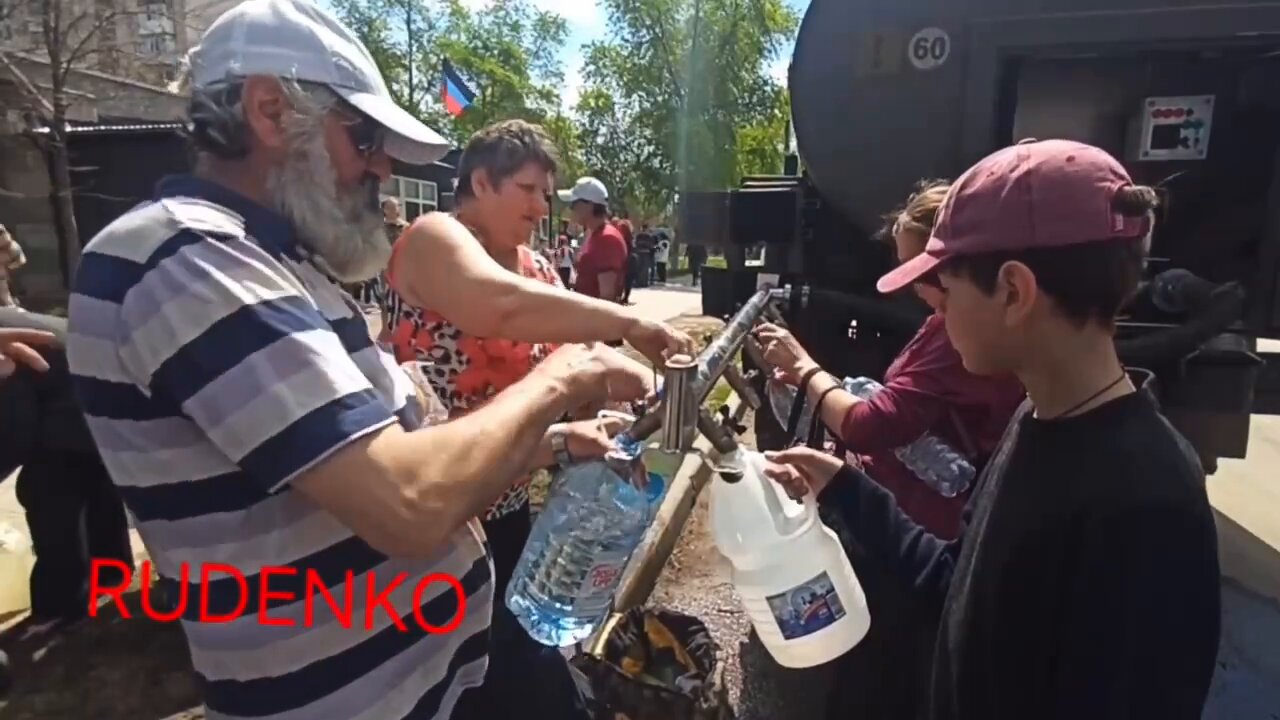 Drinking water provided to the residents of Mariupol by the logistics unit of the Southern Military District