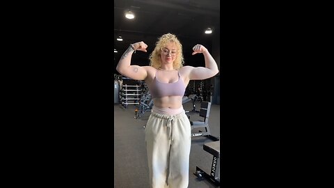 So Cute Female Bodybuilder 🥰