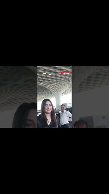 Mahira Sharma Spotted at Mumbai Airport 🤩💥📸 #shorts