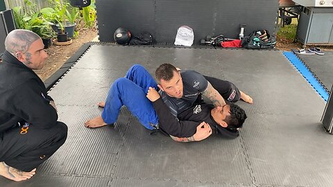 Baseball bat choke for self-defence