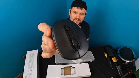 Unboxing: Backlit Wireless Keyboard and Mouse Rechargeable, 2.4Ghz Full Size Keyboard with Foldable